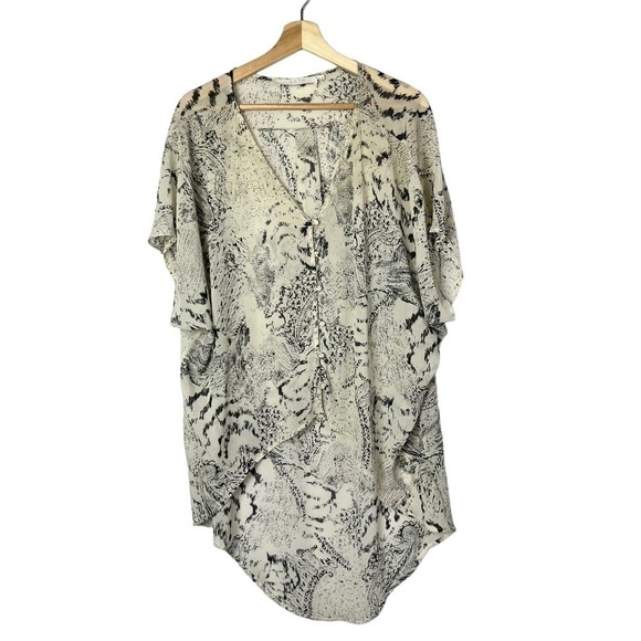 ASTR The Label Ivory & Black Printed Short Sleeve Blouse S - Picture 1 of 4